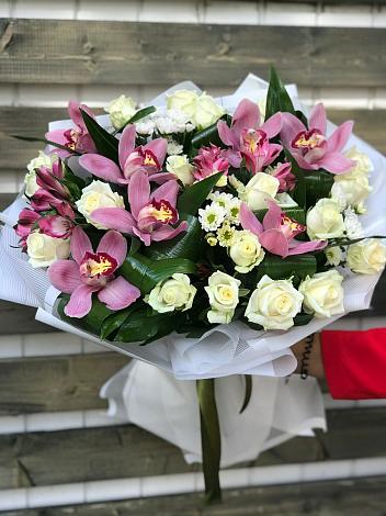 Букет цветов из: Розы и Хризантемы в Приобье