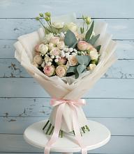 Букет цветов из:  Розы и Лизиантусы в Приобье