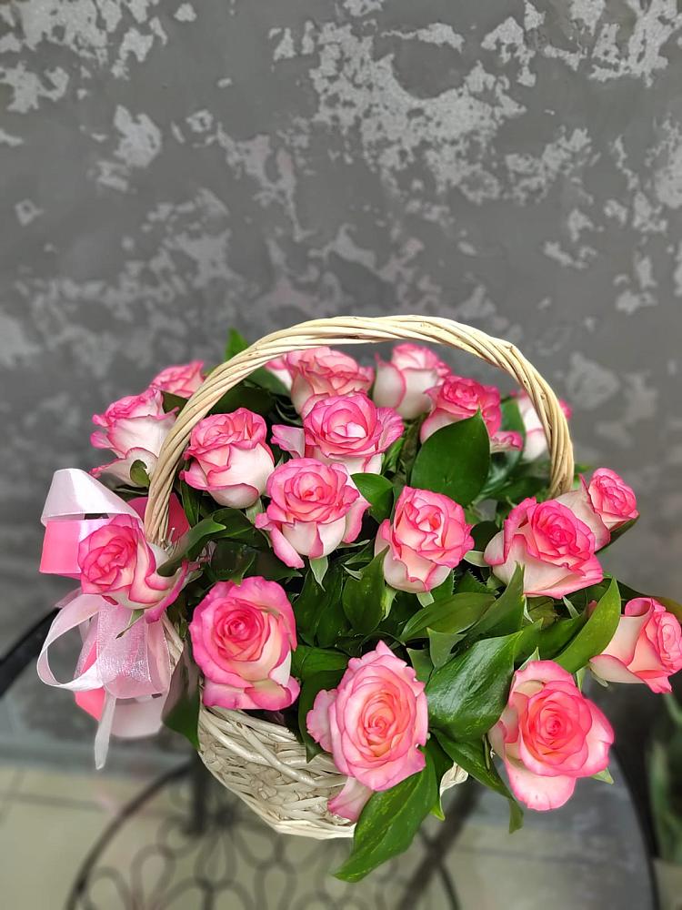 Цветочная композиция из Розы в корзине в Приобье