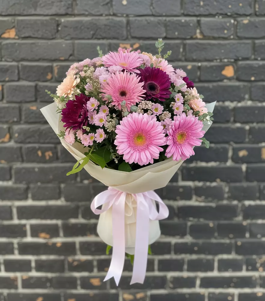 Букет цветов из: Герберы и Хризантемы в Приобье