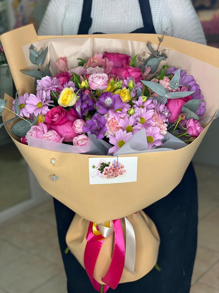 Букет цветов из: Хризантемы, Гвоздики и Альстромерии в Приобье