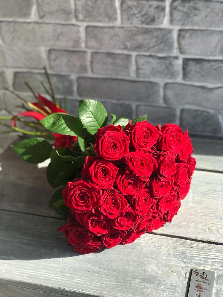 Букет Красные розы Фридом в Приобье