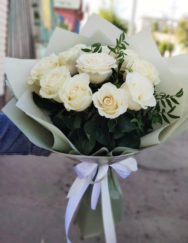 Букет Белые розы Проуд в Приобье