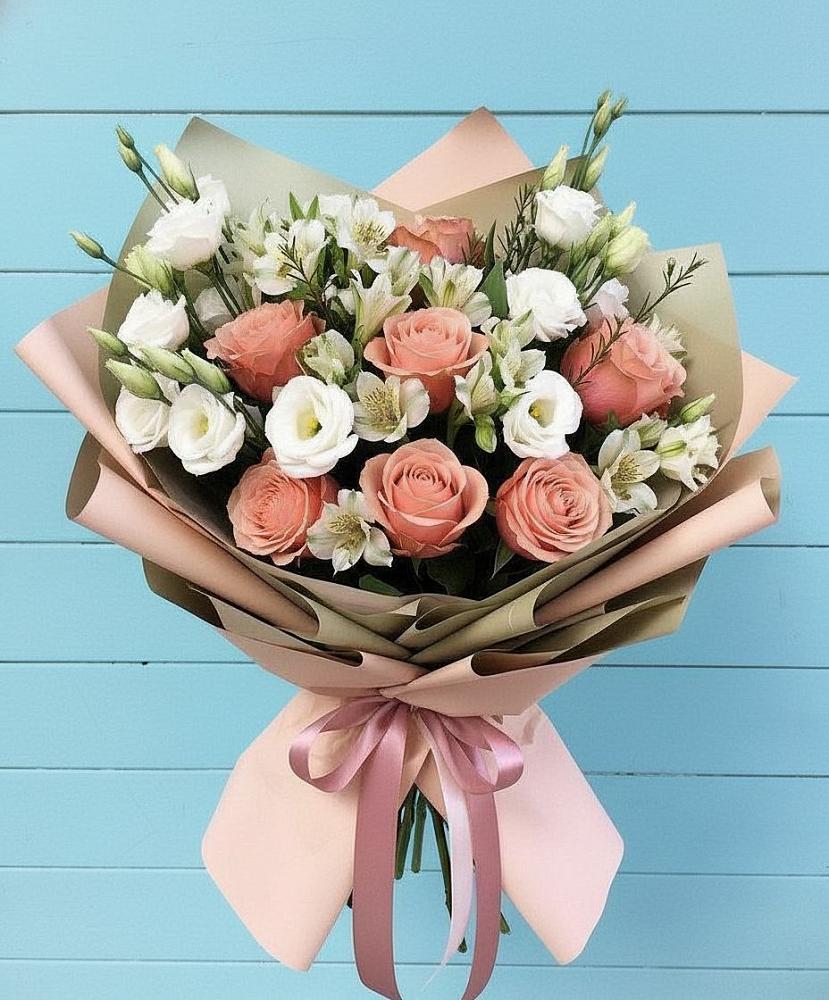 Букет цветов из: Розы, Альстромерии и Лизиантусы в Приобье