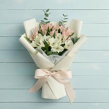 Букет цветов из:  Альстромерии в Приобье