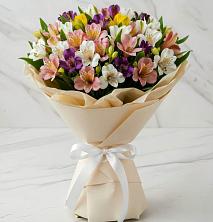 Букет цветов из:  Альстромерии в Приобье