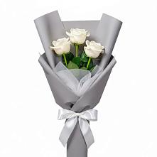 Букет 3 белые розы в Приобье