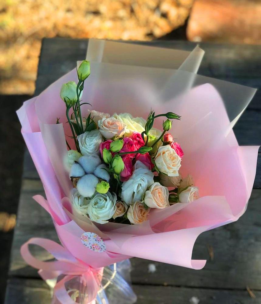 Букет цветов из: Розы и Лизиантусы в Приобье