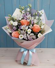 Букет цветов из:  Лизиантусы, Розы, Альстромерии и Гипсофила в Приобье