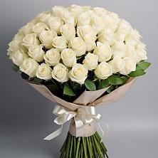 Букет 101 беля роза Белоснежка в Приобье