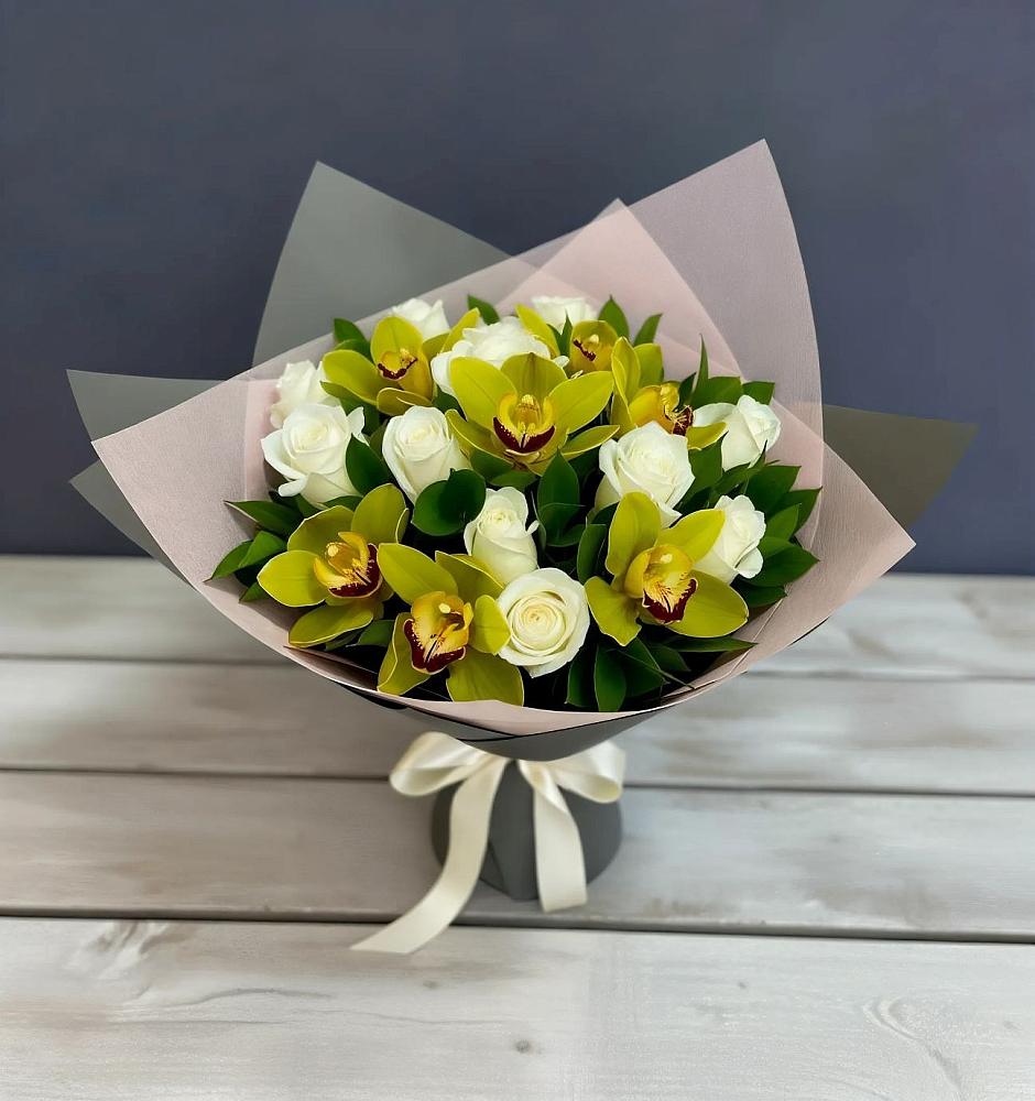 Букет цветов из: Орхидеи и Розы в Приобье