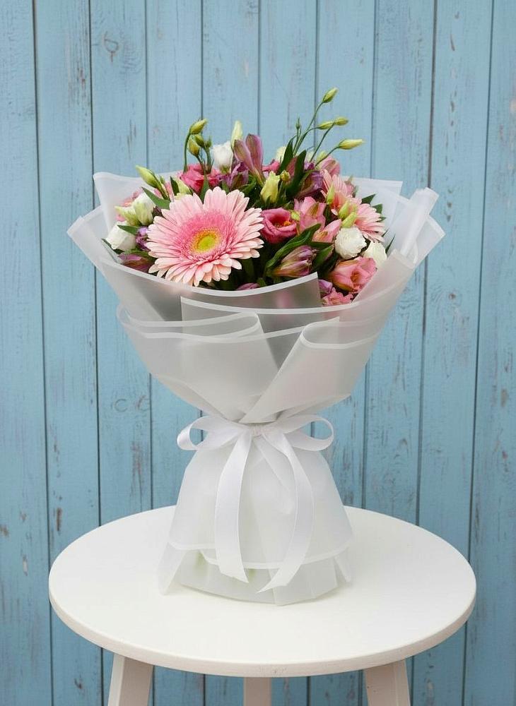 Букет цветов из: Герберы, Альстромерии и Лизиантусы в Приобье