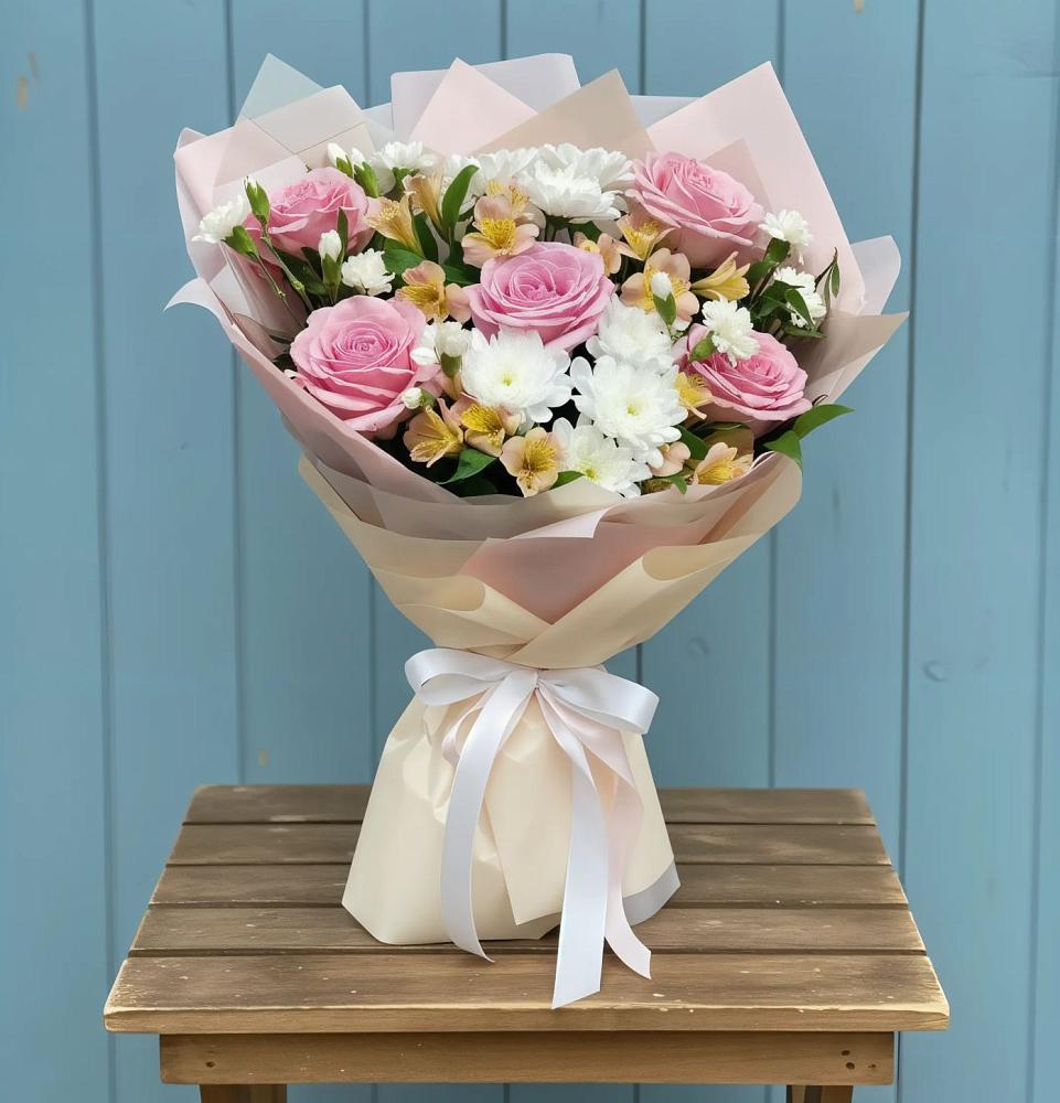 Букет цветов из: Гвоздики, Орхидеи и Розы в Приобье