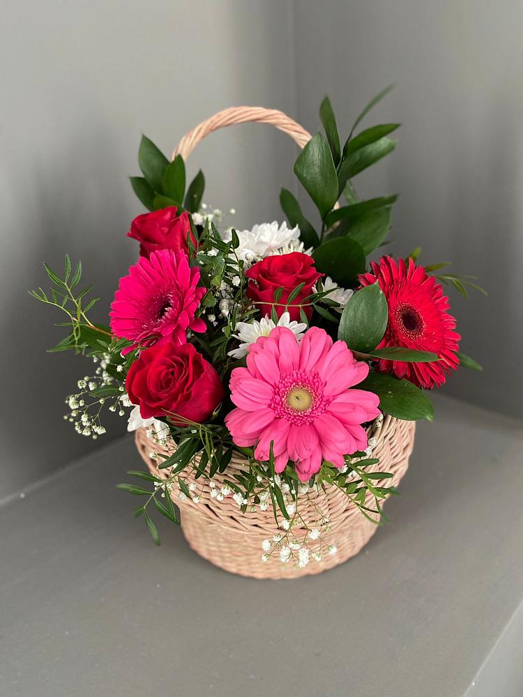Цветочная композиция из Розы, Хризантемы и Герберы в корзине в Приобье