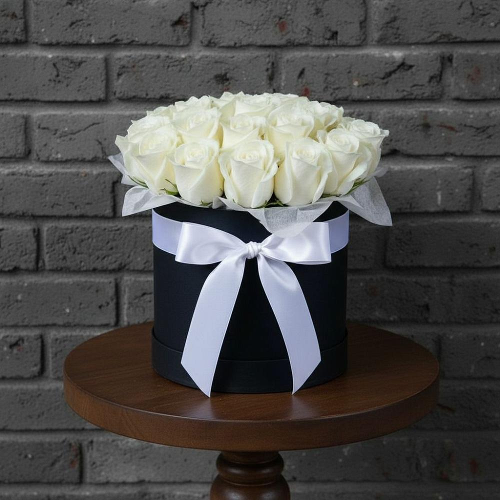 Цветочная композиция из Розы в шляпной коробке в Приобье