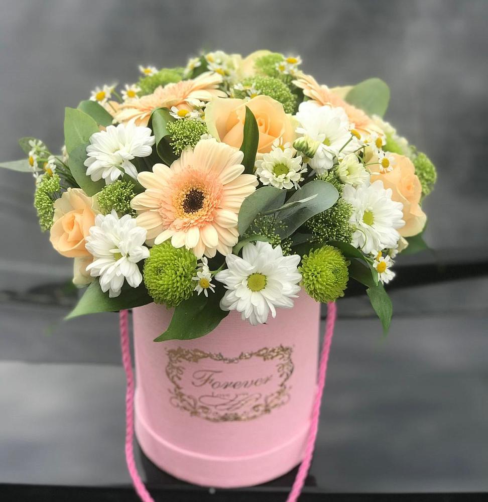 Цветочная композиция из Розы, Герберы и Хризантемы в шляпной коробке в Приобье