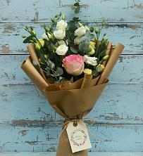 Букет цветов из:  Розы и Лизиантусы в Приобье