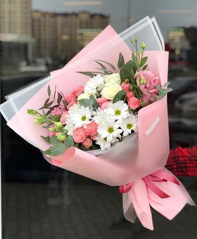 Букет цветов из: Розы, Лизиантусы и Хризантемы в Приобье