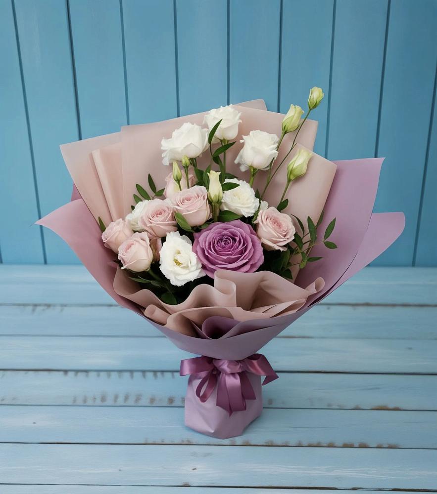 Букет цветов из: Розы и Лизиантусы в Приобье